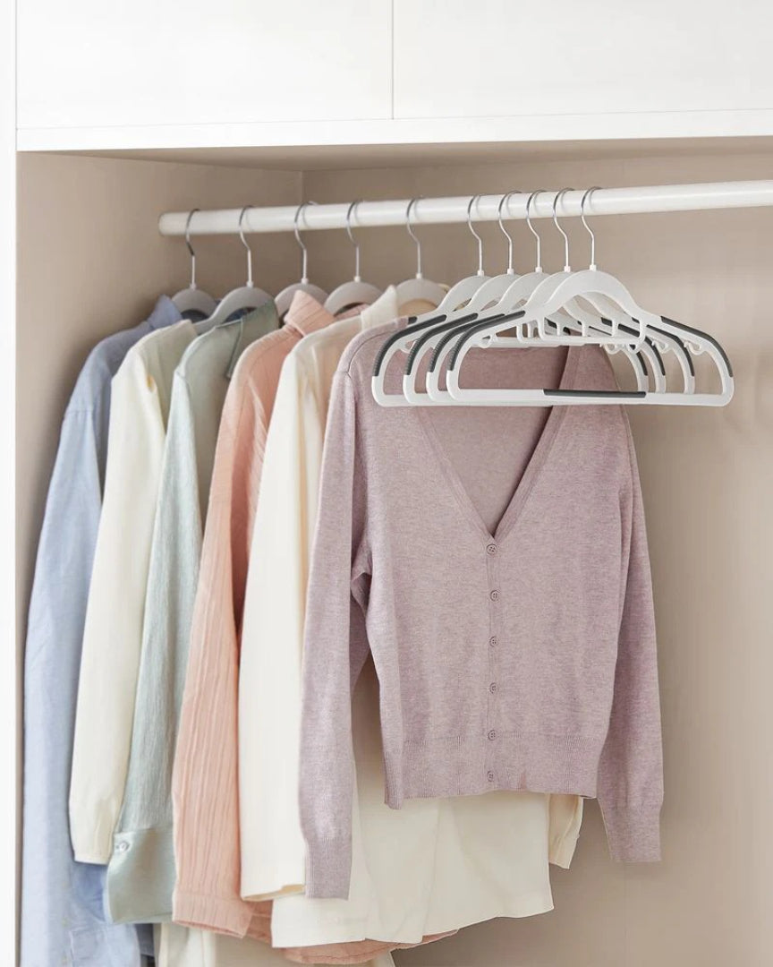 Heavy Duty Plastic Clothes Hangers Pack Of 30 Or 50 – product view 21 | Ridgefield Furniture